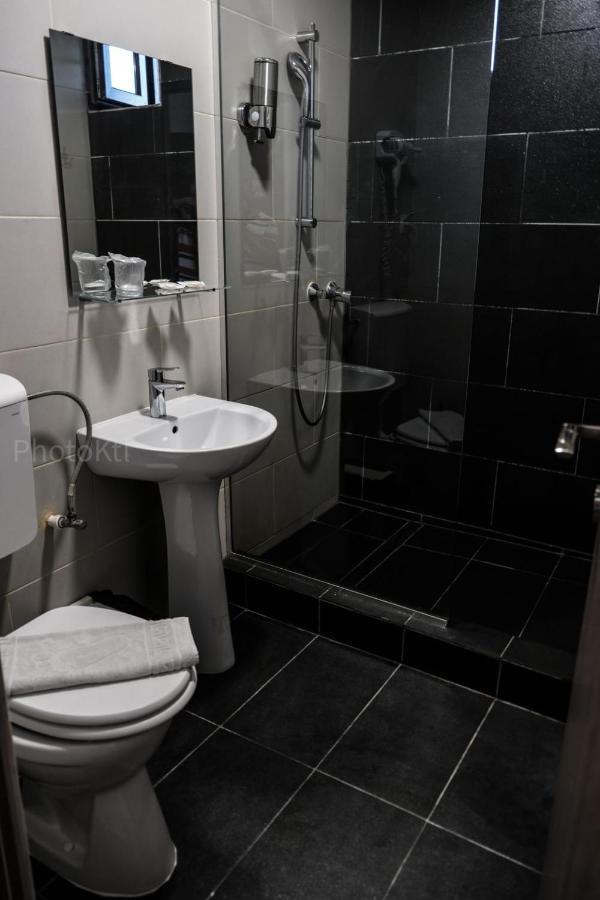 Hotel Bordeaux Galaţi Buitenkant foto