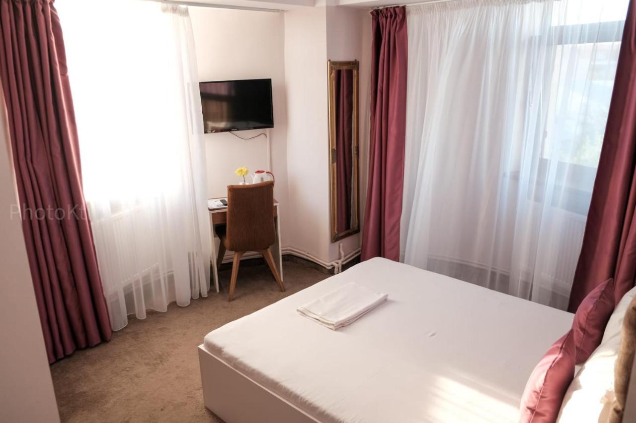Hotel Bordeaux Galaţi Buitenkant foto